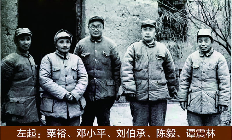 2.1948年12月17日，淮海戰(zhàn)役總前委在華野指揮部蔡凹村第一次開會，左起：粟裕、鄧小平、劉伯承、陳毅、譚震林 (2).jpg